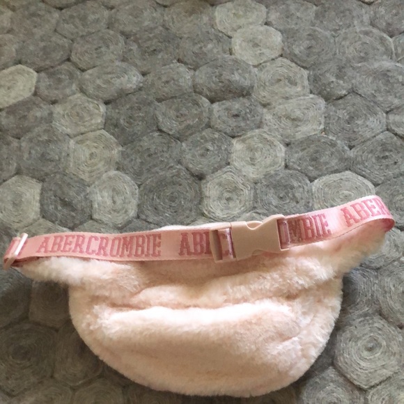 Abercrombie and Fitch pink fuzzy Fanny pack. - Picture 4 of 7